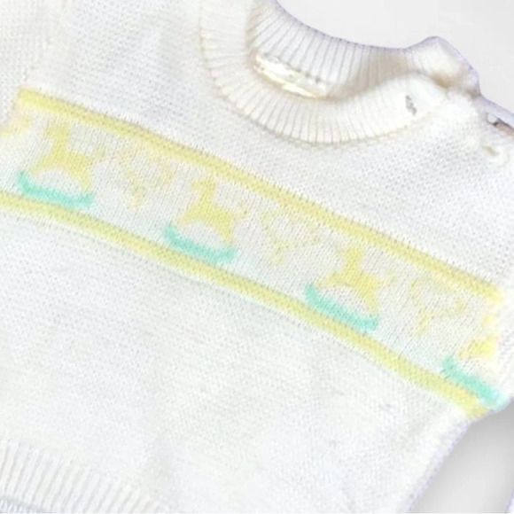 4/$20 Small Stars Knitted  White Sweater - Picture 2 of 5